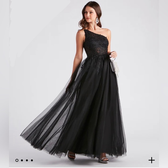 Black prom dress from Windsor - Picture 4 of 4